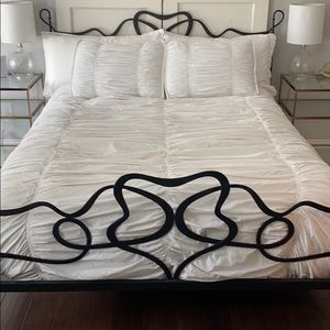 Duvet cover, queen. 2 shams.